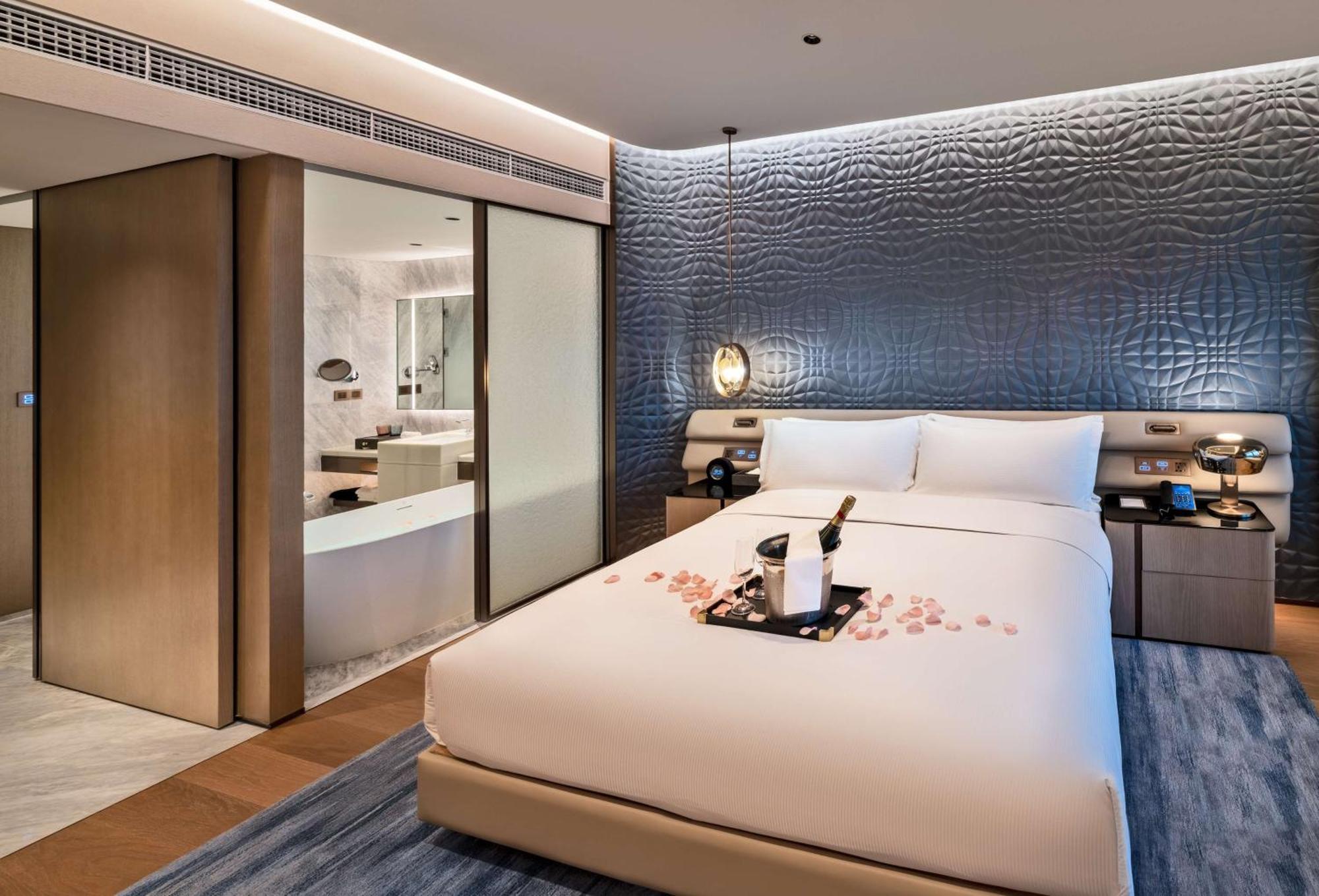 Hilton Shenzhen World Exhibition & Convention Center - Only 5 Minutes' Walk To Wecc Hotel Buitenkant foto